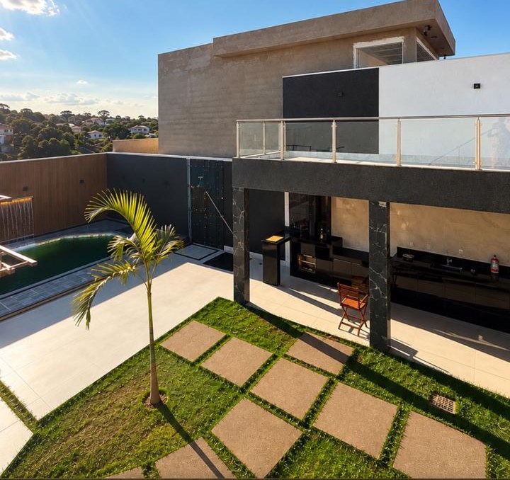 Hospedagem Mirante Experience em Governador Valadares, com piscina e jardim